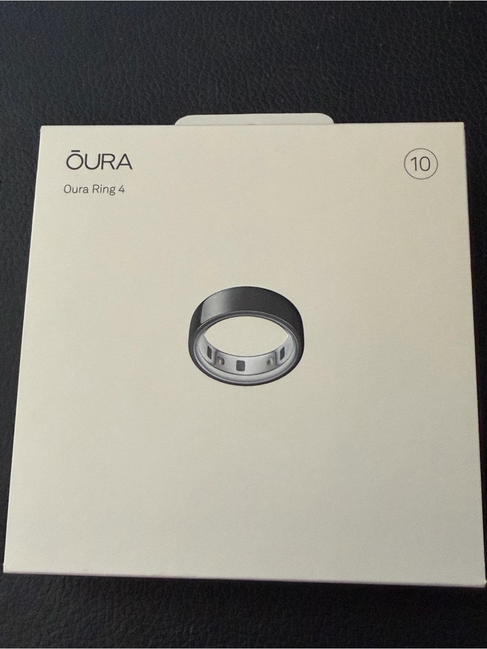 Oura Ring 4 - Black and Silver Finish